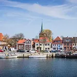 Apartamento Hafenromantik - Wohnen Mit Charme Im Herzen Von Neustadt Mit Blick Auf Binnenwasser Neustadt in Holstein