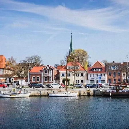 Apartament Hafenromantik - Wohnen Mit Charme Im Herzen Von Neustadt Mit Blick Auf Binnenwasser Neustadt in Holstein