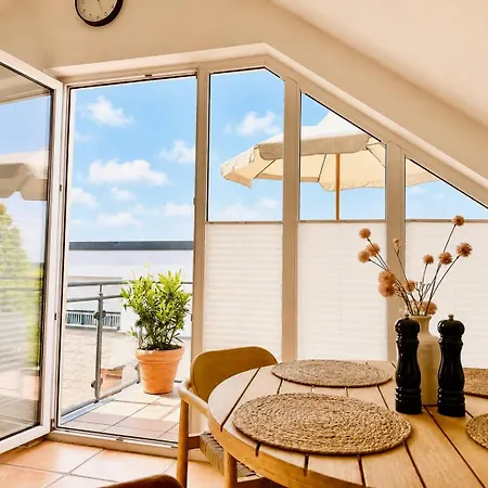 Hafenromantik - Wohnen Mit Charme Im Herzen Von Neustadt Mit Blick Auf Binnenwasser Apartament Neustadt in Holstein